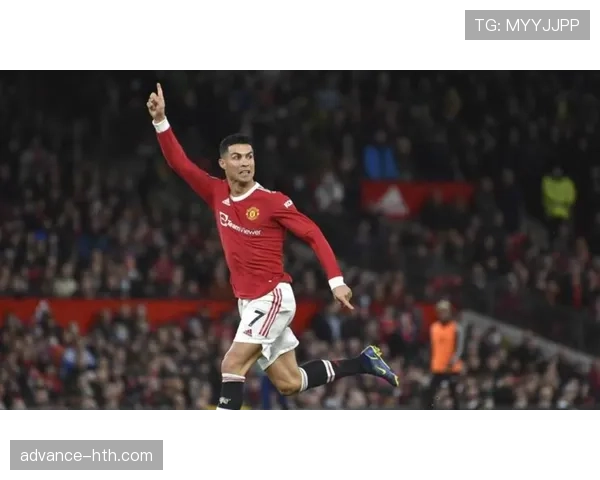 曼联转会策略争议引发关注,对球队赛季表现稳定性构成挑战 曼联转会策略争议引发关注,对球队赛季表现稳定性构成挑战